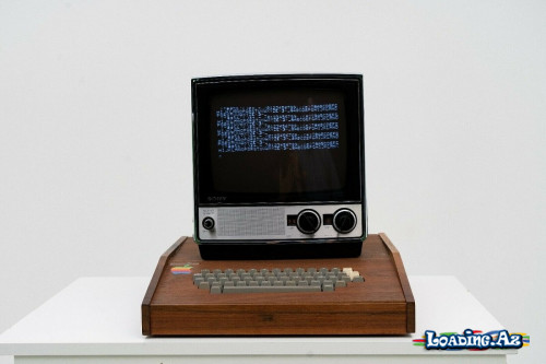 1976-cı il istehsalı Apple 1 kompüteri rekord qiymətə hərraca çıxarılıb