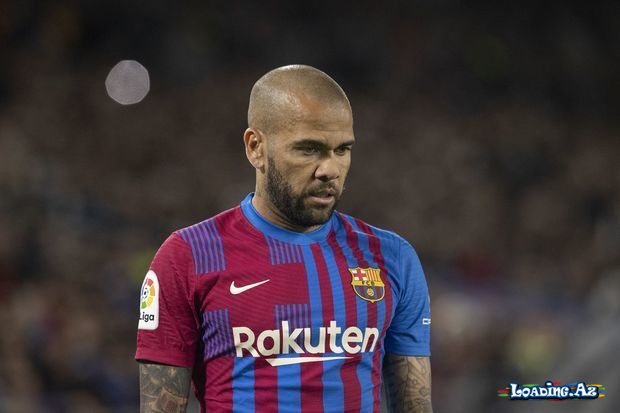 “Barselona” sabiq müdafiəçisini klubun əfsanəsi statusundan məhrum edib